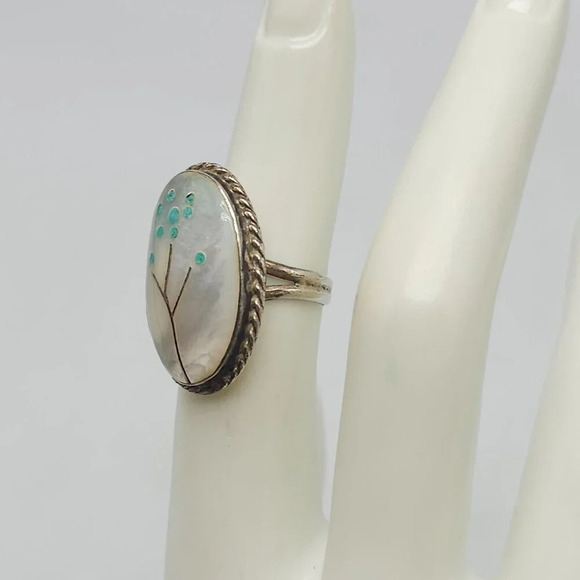 Vintage Zuni Artisan Sterling Silver Mother Of Pearl Floral Inlay Ring Size 5 - Picture 2 of 6